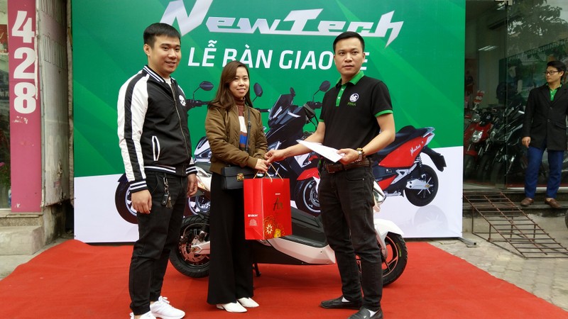 50 khách hàng đầu tiên đã được nhận xe với giá ưu đãi 22 triệu đồng sau khi đặt cọc trong buổi ra mắt mẫu Pega NewTech.