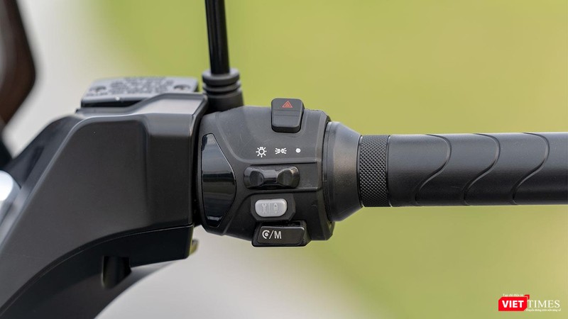 Các tính năng trên khu vực tay lái