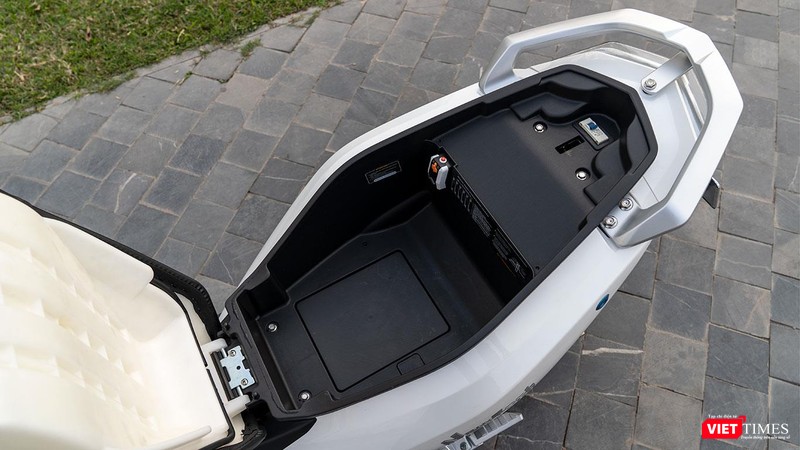 Cốp chứa đồ khá rộng nhưng lại không có độ sâu.