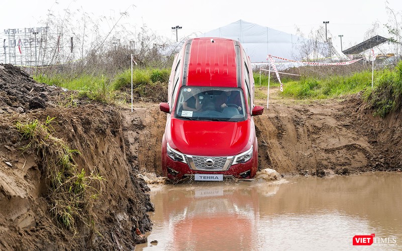 Nissan Terra được công bố khả năng lội nước là 700 mm