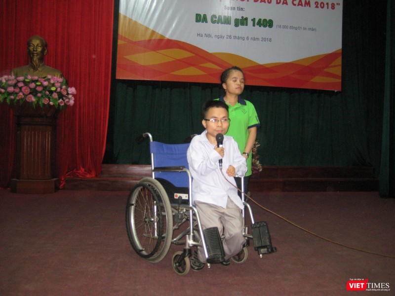 Thầy giáo, Thạc sĩ Chu Quang Đức - Đại sứ của chương trình nhắn tin "Chung tay xoa dịu nỗi đau da cam 2018"