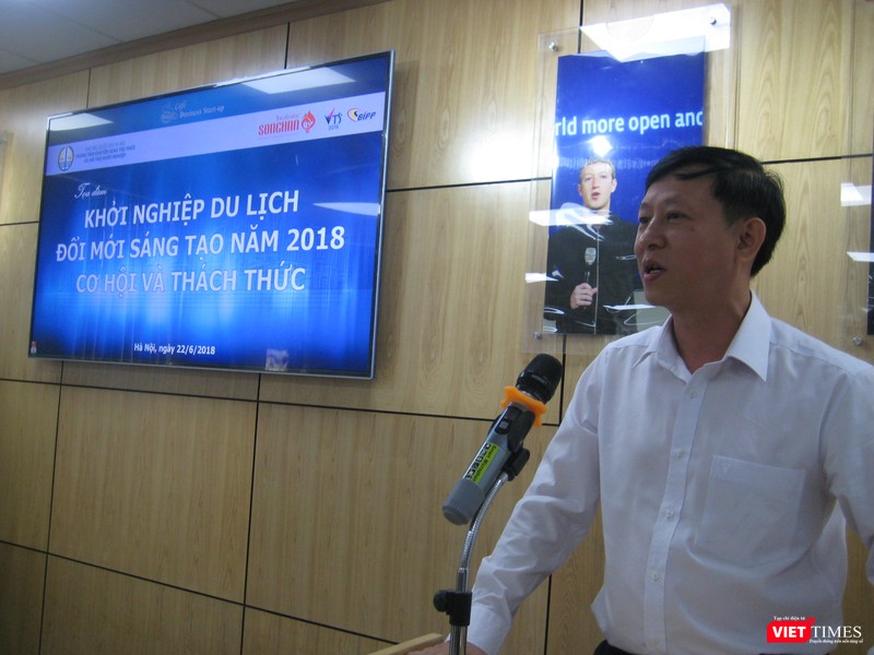 Ông Lý Đình Quân tại một buổi giao lưu về khởi nghiệp với sinh viên Đại học Quốc gia Hà Nội