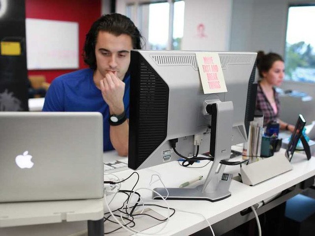 Nhiều nhân viên công khai bày tỏ bất đồng ý kiến với định hướng của ban lãnh đạo. (Ảnh minh họa)