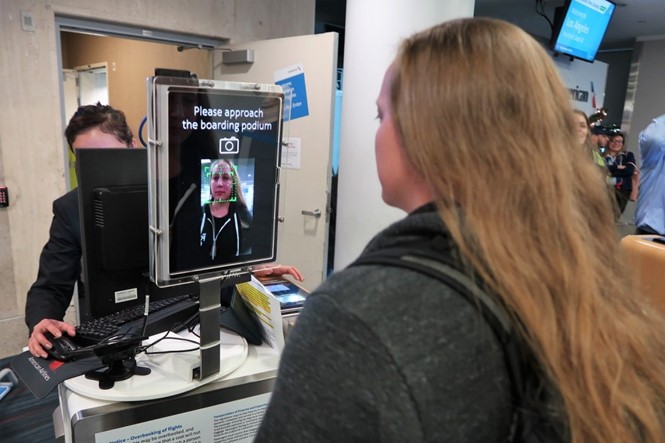 Nhận dạng khuôn mặt để lên máy bay ở Mỹ - ảnh 1