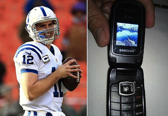 CEO Stephen Schwarzman của Quỷ Đầu tư Blackstone vẫn chuộng cái điện thoại 'thời cổ đại' Nokia 6350 - Ảnh BusinessInsider 2