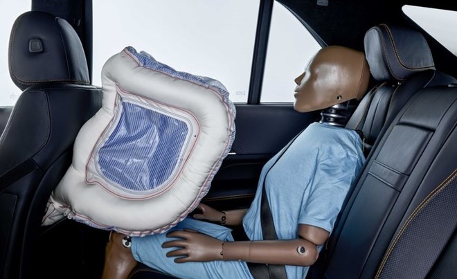 Xe hơi trong tương lai sẽ có… robot bảo vệ ảnh 1