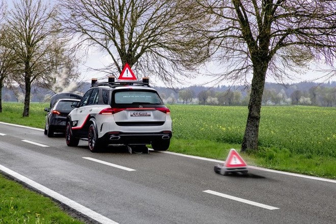 Xe hơi trong tương lai sẽ có… robot bảo vệ ảnh 7