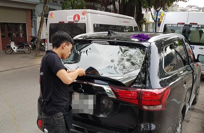Dán phim cách nhiệt cho kính xe ô tô: Không phải cứ tối là tốt ảnh 3