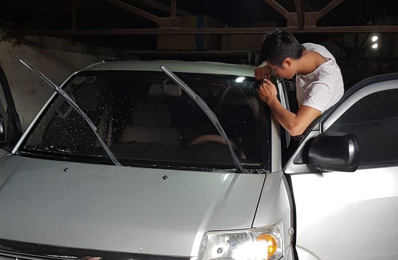 Mùa hè đến khiến các biện pháp chống nóng, trong đó có dán phim cách nhiệt ô tô, nhận được nhiều sự quan tâm.
