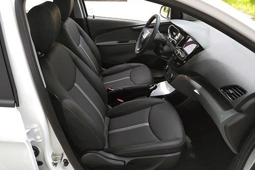 Ghế bọc da chỉnh tay, trang trí thêm với chỉ khâu tương phản. Ghế bọc da chỉnh tay, trang trí thêm với chỉ khâu tương phản.