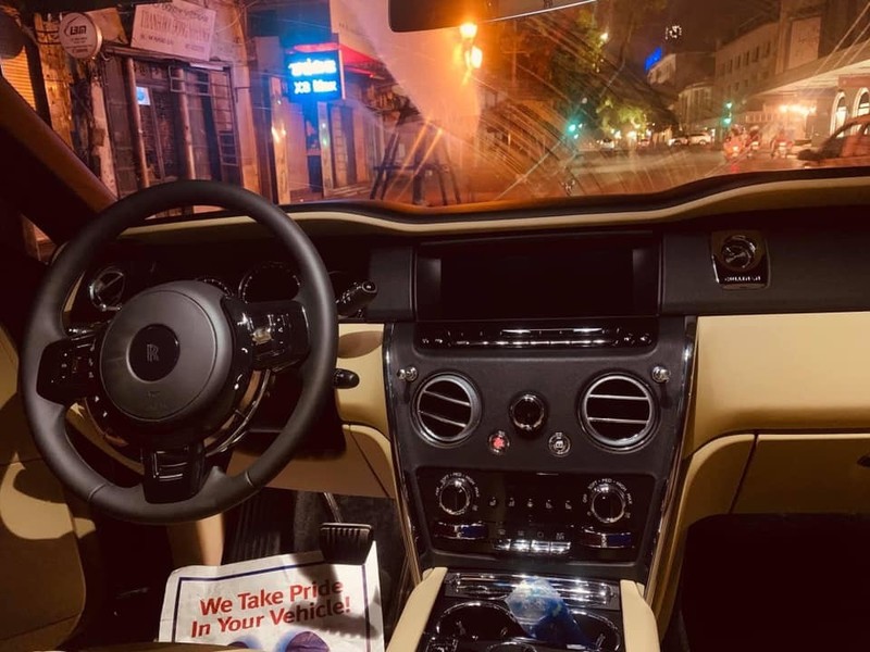 Bên trong xe Rolls-Royce Cullinan thứ 3