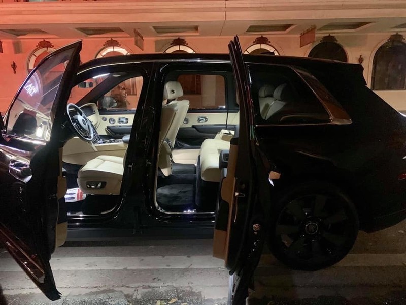 Rolls-Royce Cullinan này còn có nội thất 5 chỗ ngồi