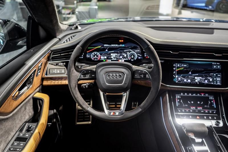 Bên trong xe Audi Q8