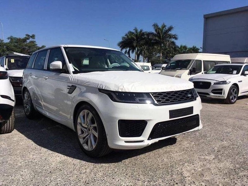 Land Rover Range Rover Sport HSE DYNAMIC: Phí trước bạ 800 triệu đồng