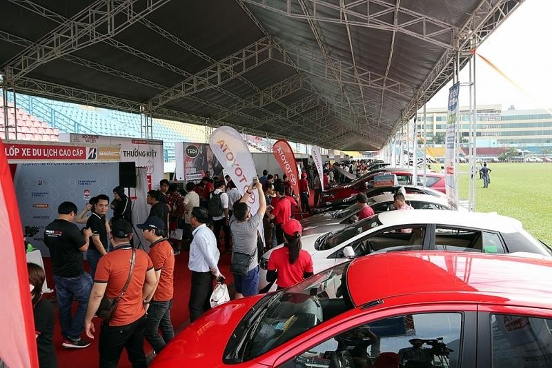 Ngoài hoạt động mua bán và lái thử xe, khách tham quan sẽ được tư vấn về bảo dưỡng, chăm sóc, độ xe