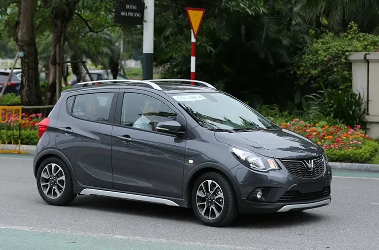 Fadil lăn bánh tại Hà Nội.
