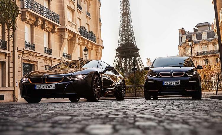 Cặp đôi i8 (trái) và i3s phiên bản bóng đêm.
