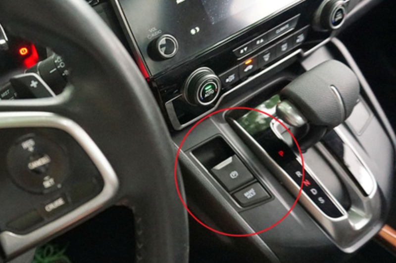 Vị trí phanh tay điện tử trên ô tô. Ảnh BD.

