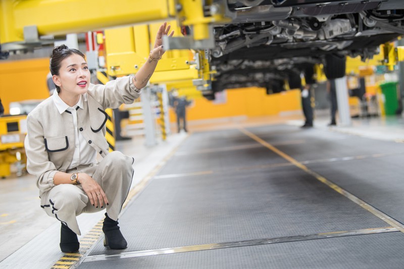 Đại sứ thương hiệu Ngô Thanh Vân đã có chuyến tham quan nhà máy VinFast để tìm hiểu quy trình sản xuất ra những chiếc ô tô thương hiệu Việt