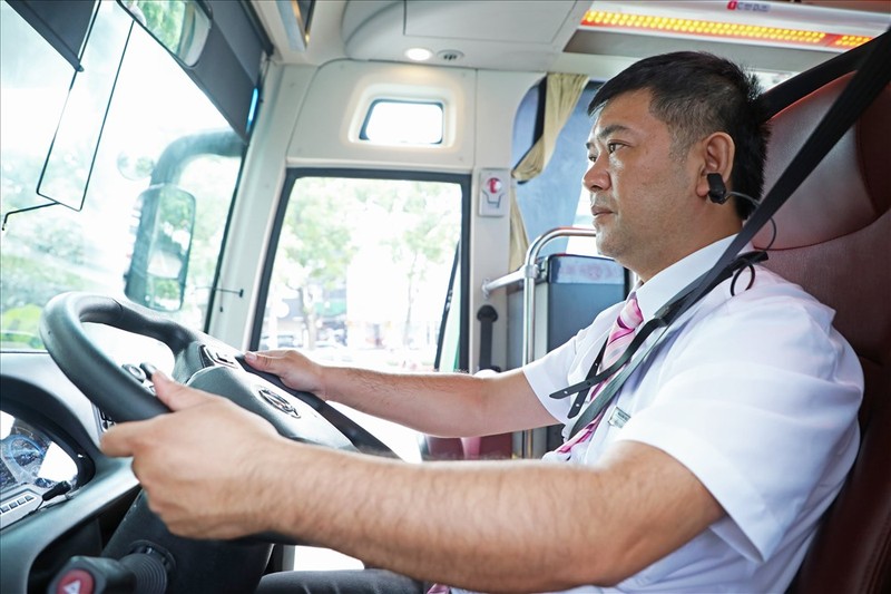 Thiết bị phát hiện buồn ngủ được trang bị cho các tài xế. Ảnh: Tô Thế