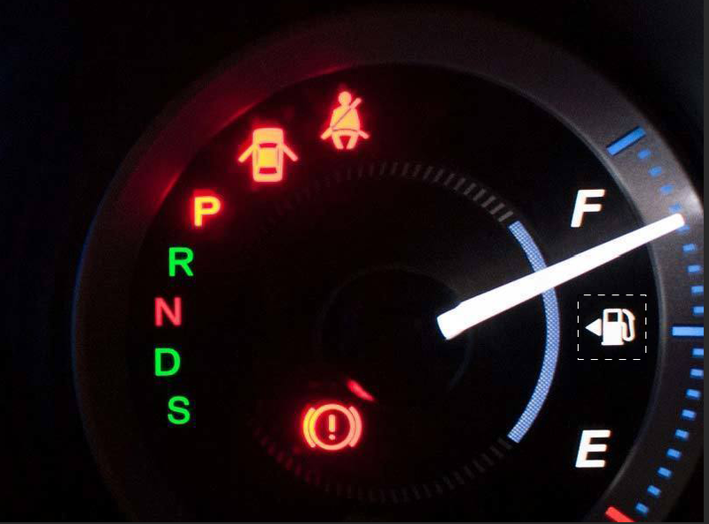 Hình tam giác cạnh ký hiệu bơm xăng chỉ về hướng nào là bình xăng được đặt theo hướng đó. Ảnh BD