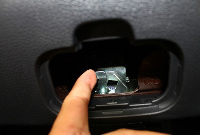 Chốt cửa thoát hiểm. Ảnh BD