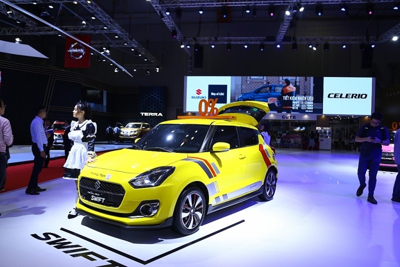 Mẫu hatchback bán chạy Swift được Suzuki có giá bán 499 triệu đồng cho phiên bản GL và 459 triệu đồng cho phiên bản GLX