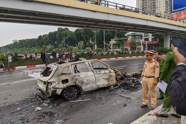 Công an khám nghiệm hiện trường vụ tai nạn Công an khám nghiệm hiện trường vụ tai nạn