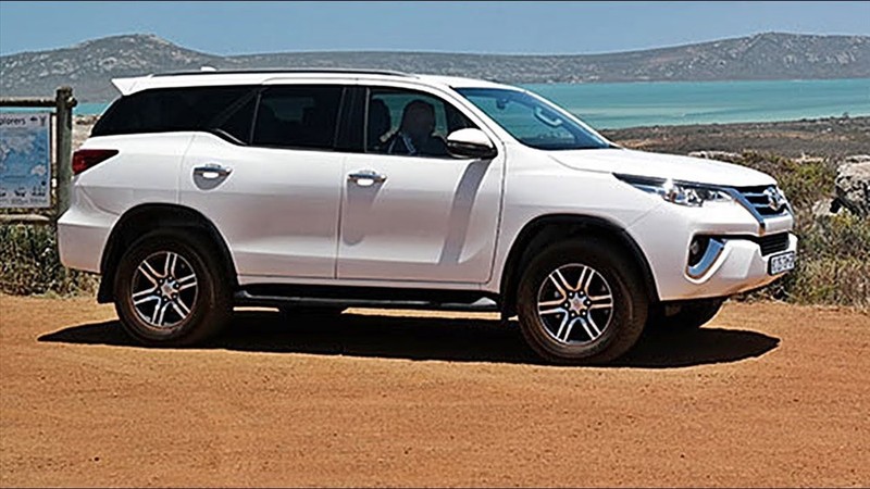 Phiên bản 2 cầu có giá bán cao hơn so với bản 1 cầu. Ảnh ST