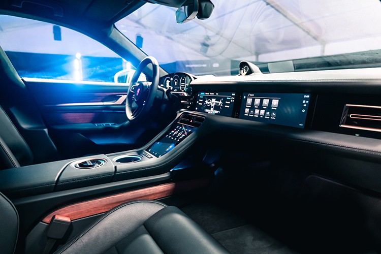 Nội thất xe có tùy chọn không sử dụng da động vật nhằm nhấn mạnh khái niệm thân thiện với môi trường