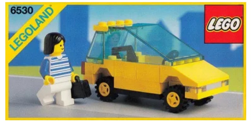 Có ý kiến cho rằng Elon Musk lấy lại ý tưởng xe của hãng đồ chơi Lego