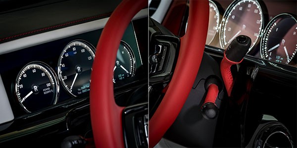 Nội thất trên Rolls-Royce Bespoke Red Phantom