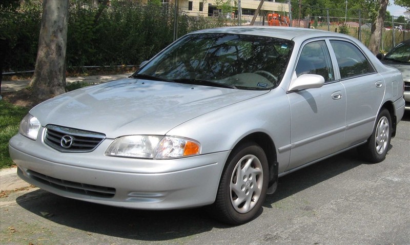 Mazda 626 đời 1999. Ảnh ST