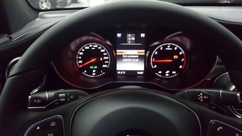 Cảnh báo áp suất lốp tại màn hình phía sau tay lái