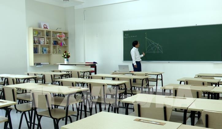 Một giáo viên "lên lớp" không có học sinh nhưng bài giảng được tiến hành trực tuyến với các công cụ hỗ trợ. Ảnh: Giáo dục & Thời đại