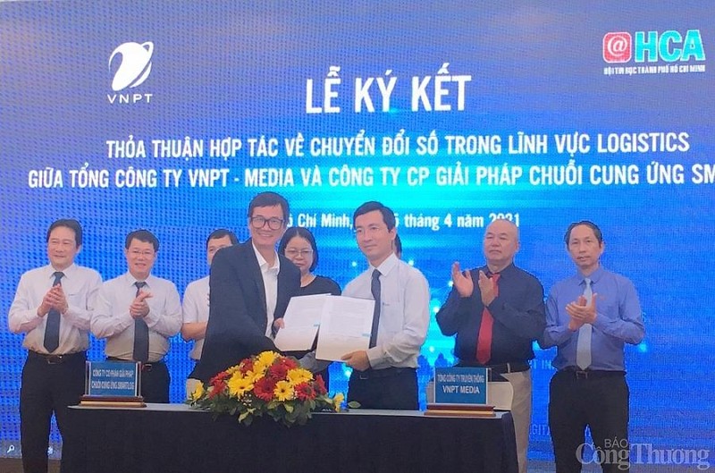 VNPT ký kết cung cấp giải pháp chuyển đổi số cho một doanh nghiệp logistics. Ảnh: báo Công Thương
