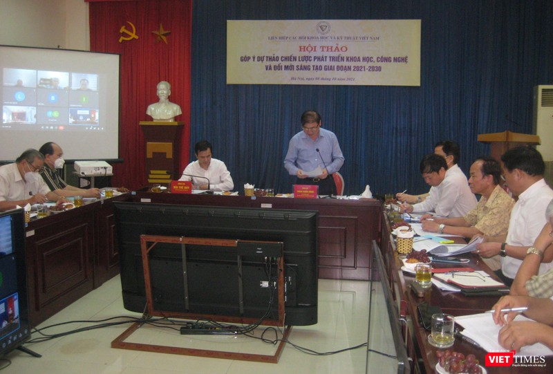 TS Phan Xuân Dũng - Chủ tịch Liên hiệp các hội khoa học và kỹ thuật Việt Nam và TS Bùi Thế Duy - Thứ trưởng Bộ Khoa học Công nghệ chủ trì hội thảo