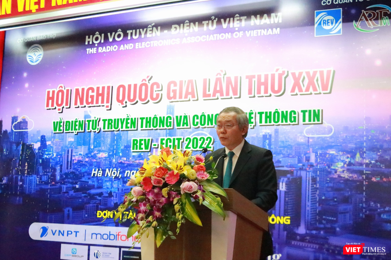 TS. Trần Đức Lai - Chủ tịch Hội Vô tuyến Điện tử Việt Nam phát biểu khai mạc