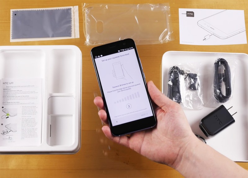 Mở hộp siêu phẩm HTC U 11 ảnh 11