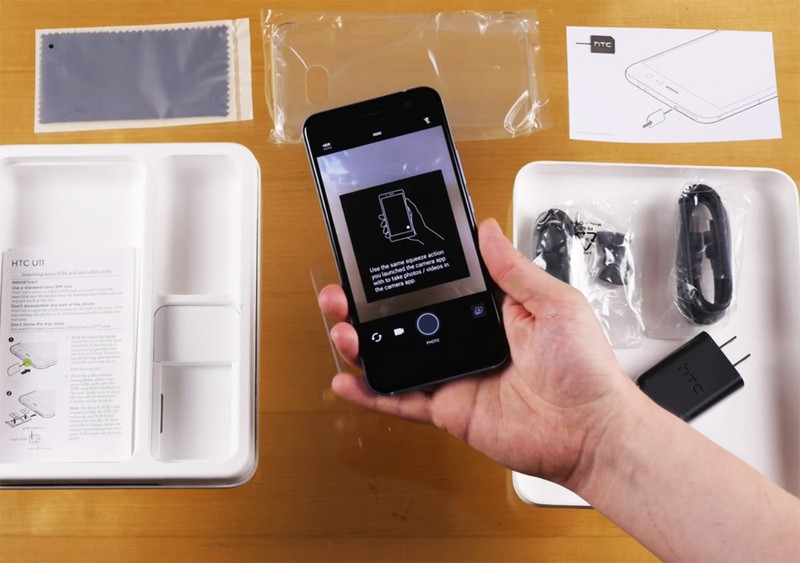 Mở hộp siêu phẩm HTC U 11 ảnh 12