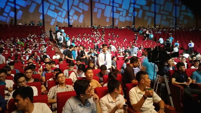 Khá đông khách mời đã yên vị trong hội trường. Ảnh: Đăng Khoa