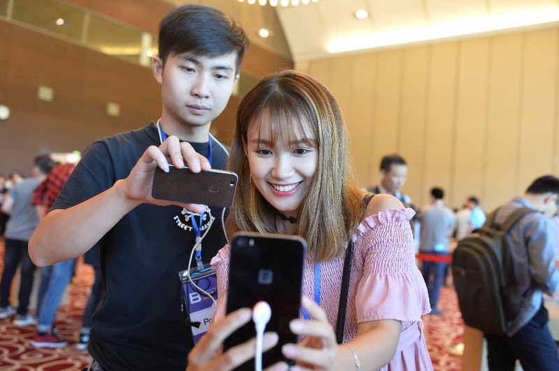 CEO Nguyễn Tử Quảng: Bphone 2017 giá 9.789.000 đồng, mở bán từ 19/8 tới ảnh 1