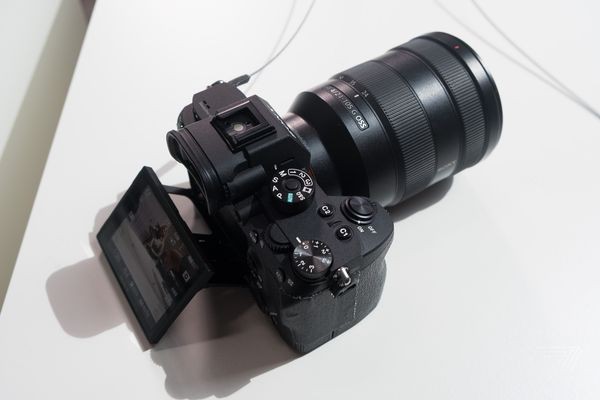 Sony tung ra máy ảnh A7R III thách thức các mẫu full-frame của Canon ảnh 7