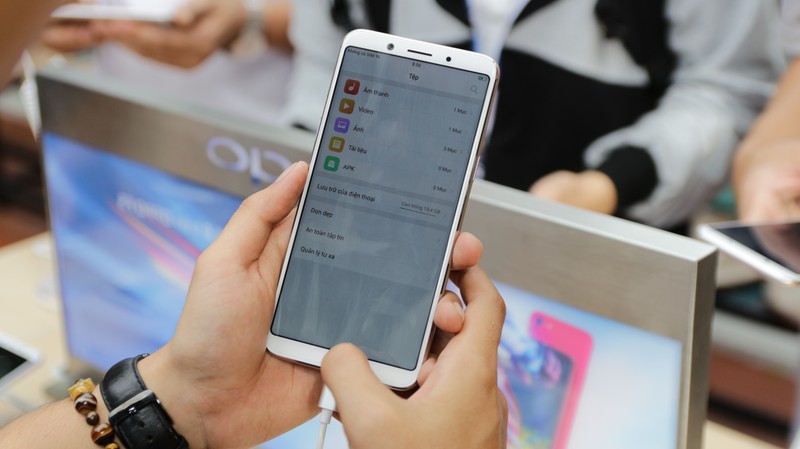 Trải nghiệm chụp ảnh, “chiến” game Liên Quân Mobile với Oppo F5 ảnh 7