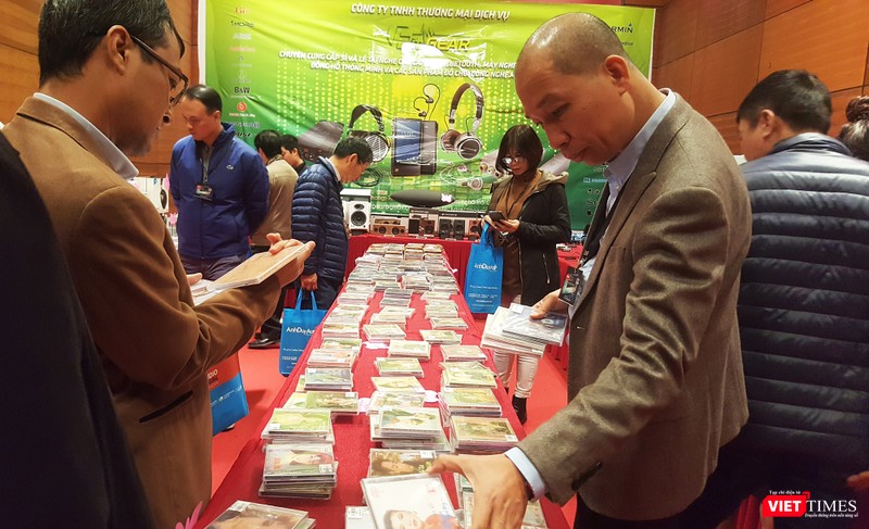 Chiêm ngưỡng những cặp loa tiền tỷ tại Triển lãm nghe nhìn Việt Nam 2017 ảnh 30