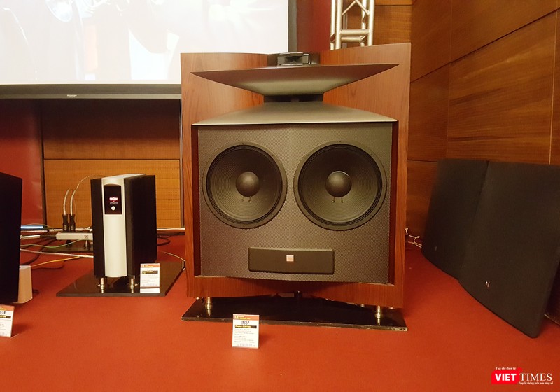 Chiêm ngưỡng những cặp loa tiền tỷ tại Triển lãm nghe nhìn Việt Nam 2017 ảnh 5