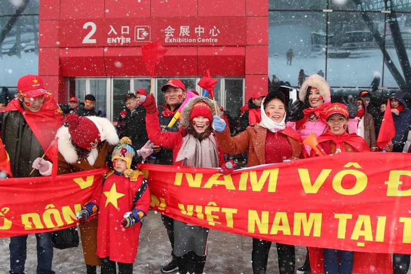 Không khí trận bóng lịch sử của U23 Việt Nam: Chút tiếc nuối phút cuối ảnh 1