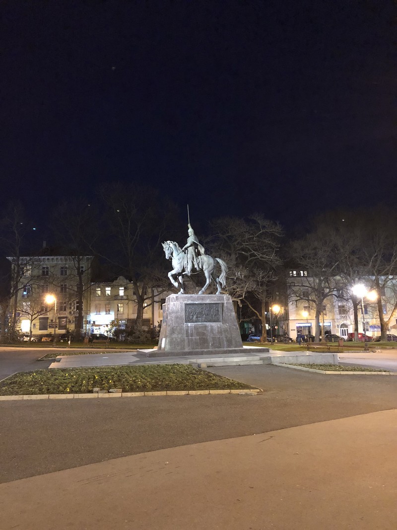 Chụp đêm với iPhone X, S9+, Pixel 2 XL và Note 8: Bạn thấy smartphone nào chụp đẹp hơn? ảnh 18