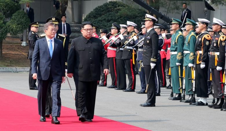 Toàn cảnh cuộc gặp lịch sử giữa Chủ tịch Triều Tiên Kim Jong Un và Tổng thống Hàn Quốc Moon Jae In ảnh 11