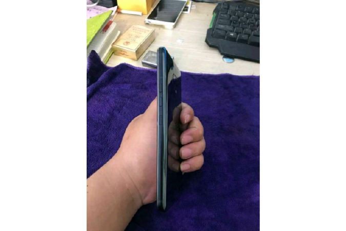 HTC U12+ lộ diện qua ảnh chụp trộm: thiết kế không ấn tượng ảnh 5